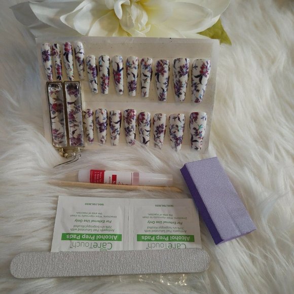 Beautiful White Floral Press On Nails with Matching Earrings Unique 20 set - Picture 4 of 6